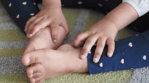 발바닥이 가려운 진짜 이유 (가려움 통증 및 치료)